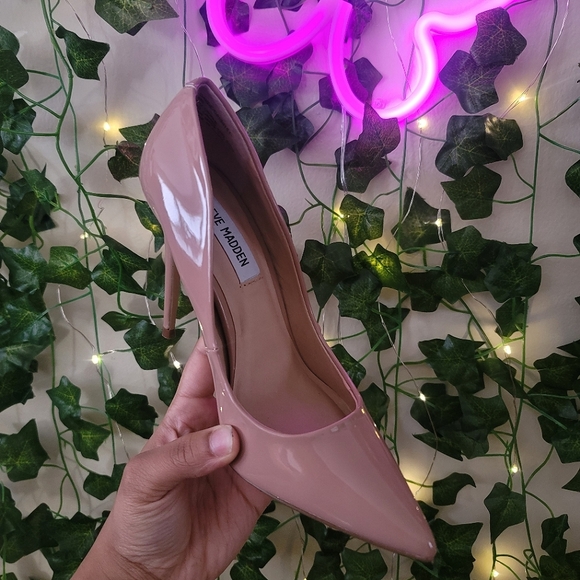 Steve Madden Shoes - 💎Steve Madden Nude Patent Leather Heels💎